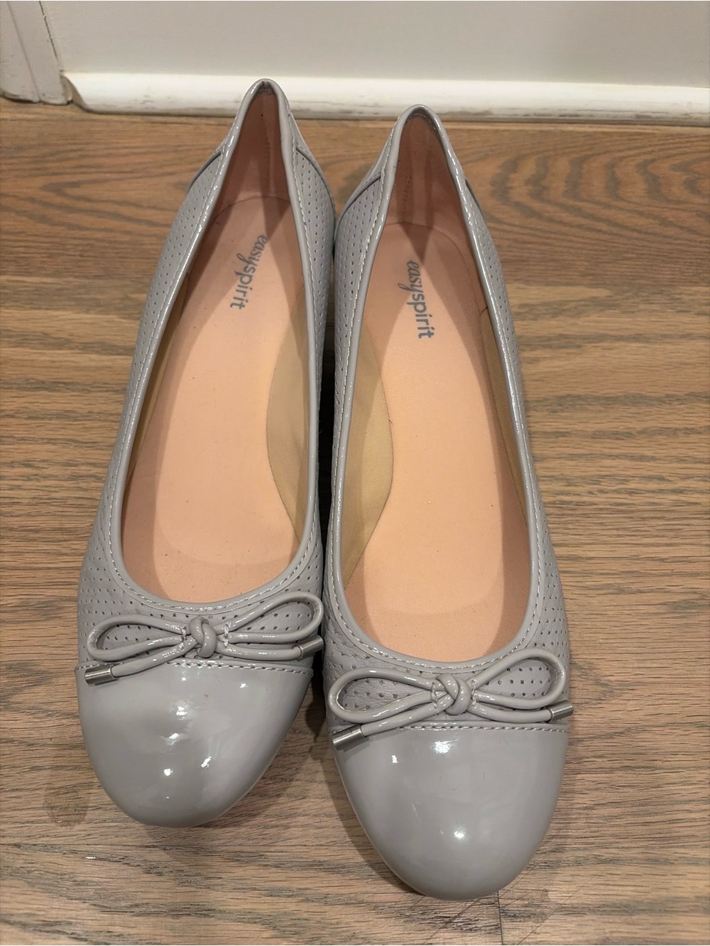 Easy Spirit Gray Patent Ballet Flats with Bow